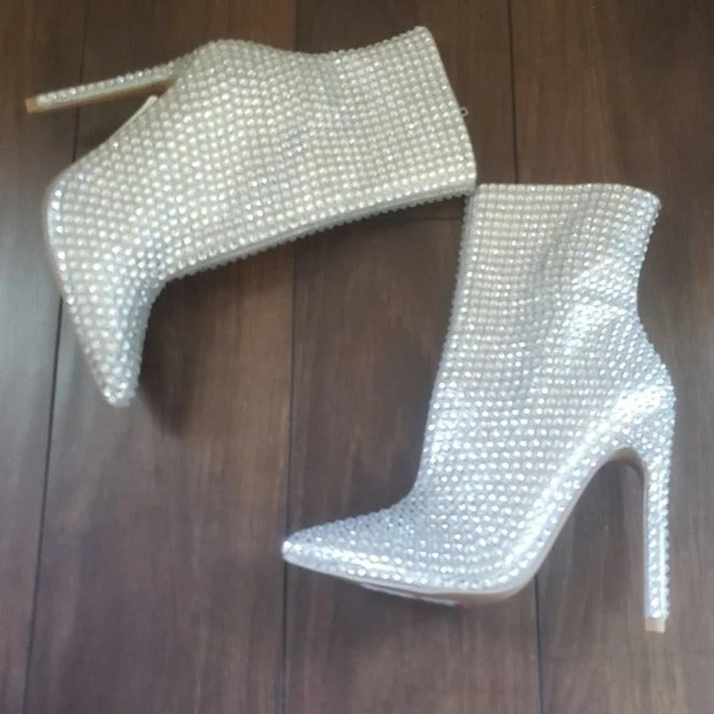 NEW! STEVE MADDEN Rhinestone Boots 5.5.